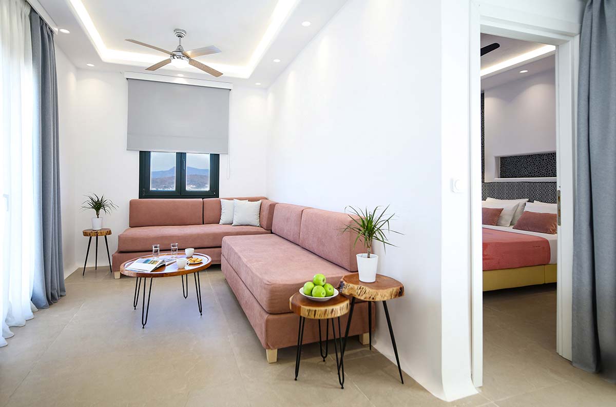 Εσωτερικός χώρος της Six-person villa με κουζίνα, τραπεζαρία και καθιστικό